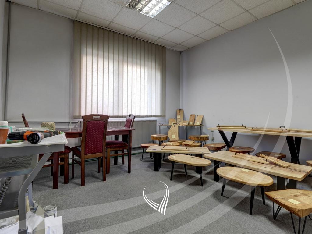 Ufficio con 3 stanze di lavoro in affitto nel quartiere Pejton