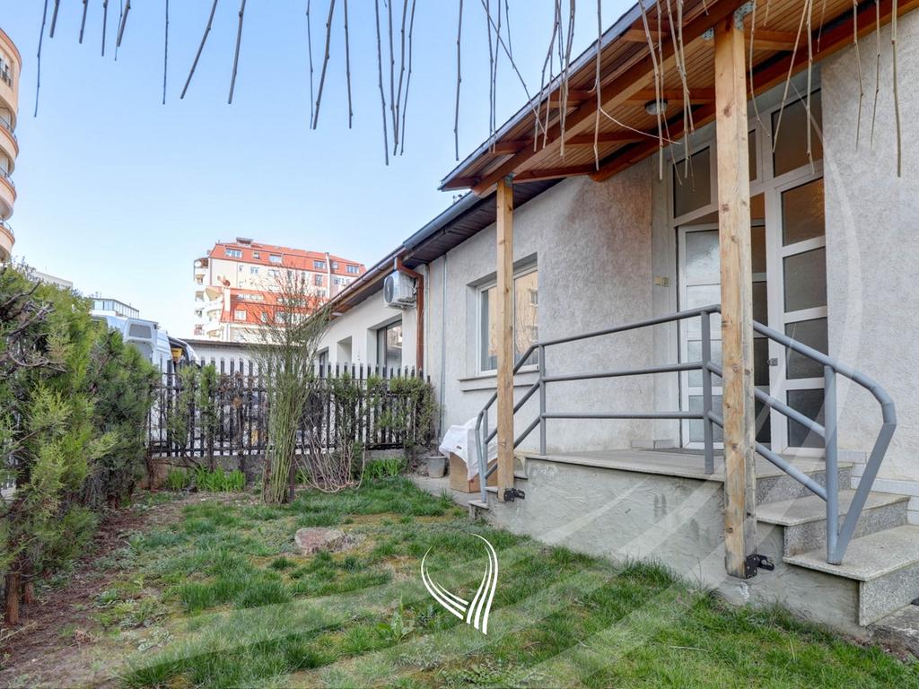 Ufficio con 3 stanze di lavoro in affitto nel quartiere Pejton