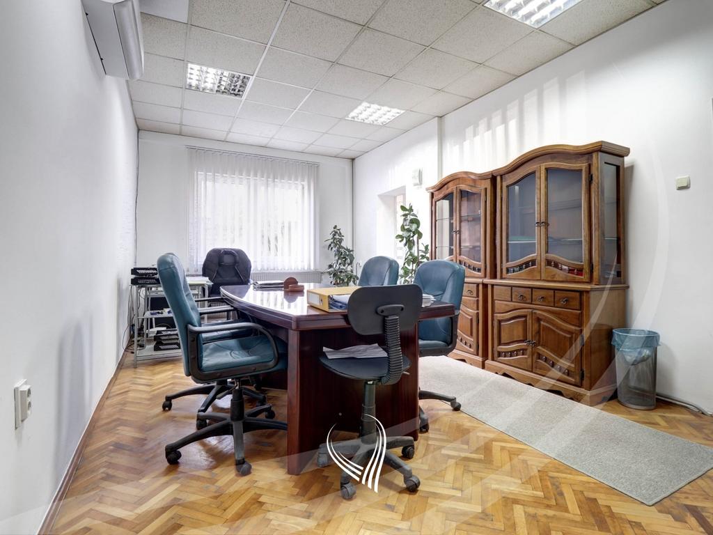 Ufficio con 3 stanze di lavoro in affitto nel quartiere Pejton