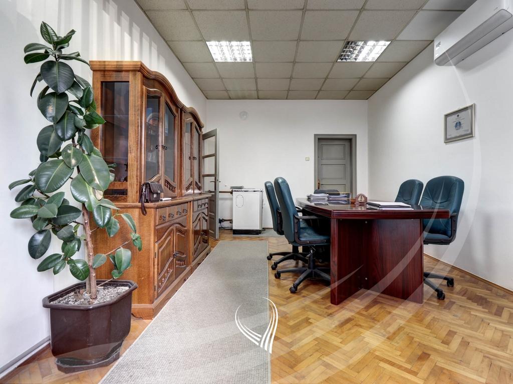 Ufficio con 3 stanze di lavoro in affitto nel quartiere Pejton