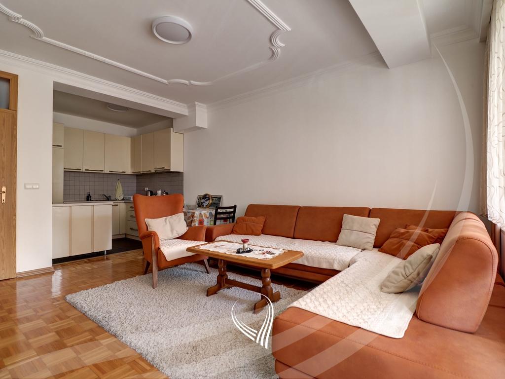 Apartamento com 2 quartos para alugar no bairro Arbëria – Dragodan (2)