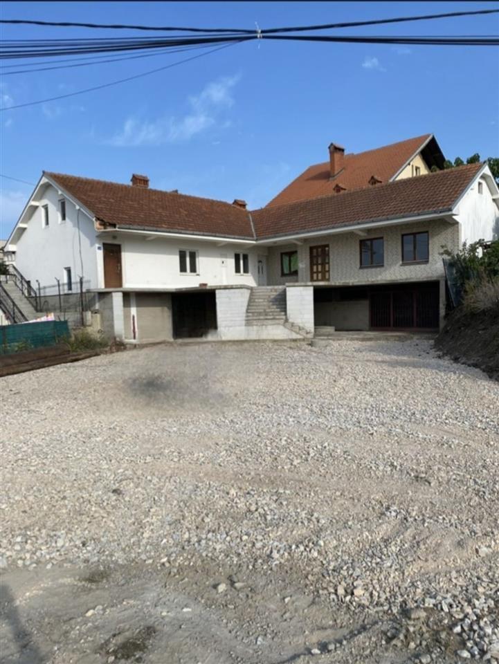 Casa à venda 200m² em terreno de 3,30 ares em Arbëri