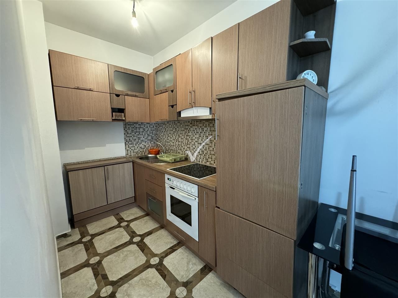 Apartment (gasonjere) for rent in muhaxherëve neighborhood