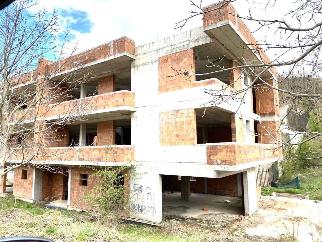 Maison à vendre 2 000m² sur un terrain de 10 ari à gërmi