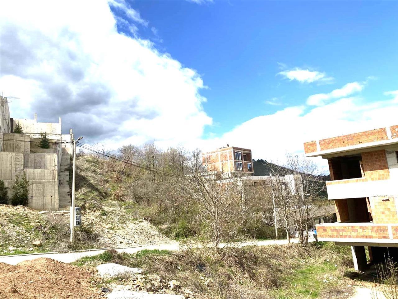 Maison à vendre 2 000m² sur un terrain de 10 ari à gërmi (7)
