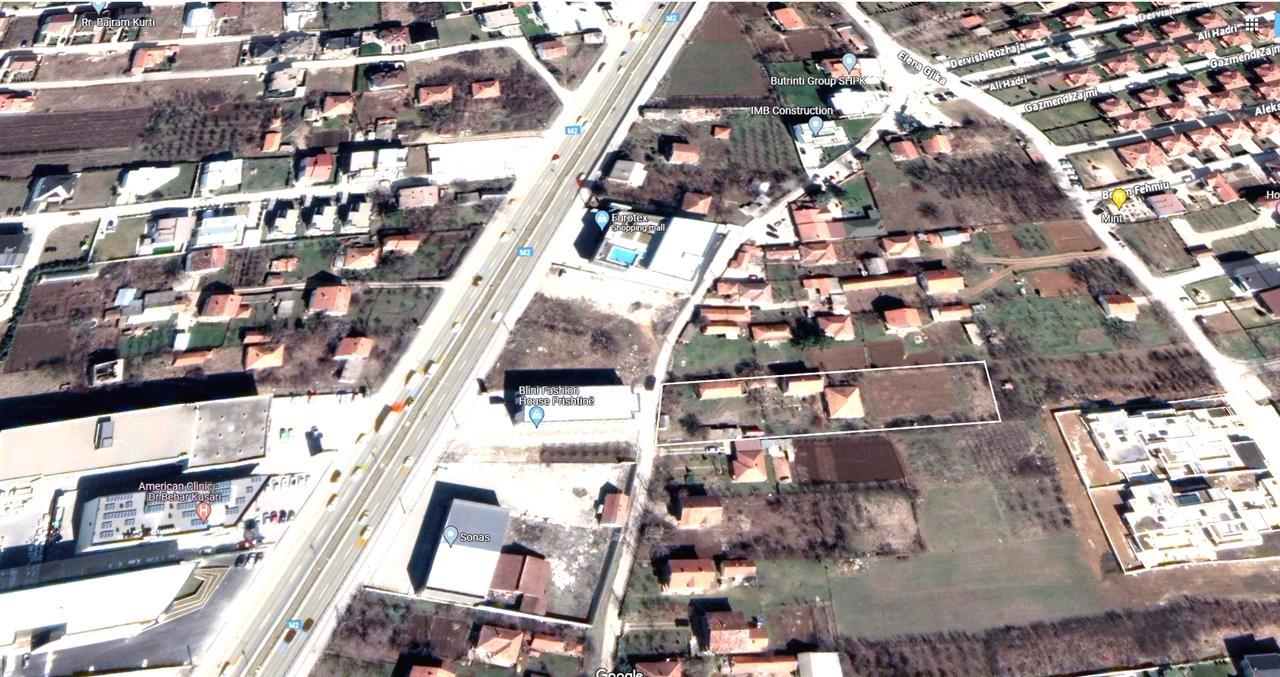 3 häuser auf 28,50 ar grundstück in Çagllavicë zum verkauf