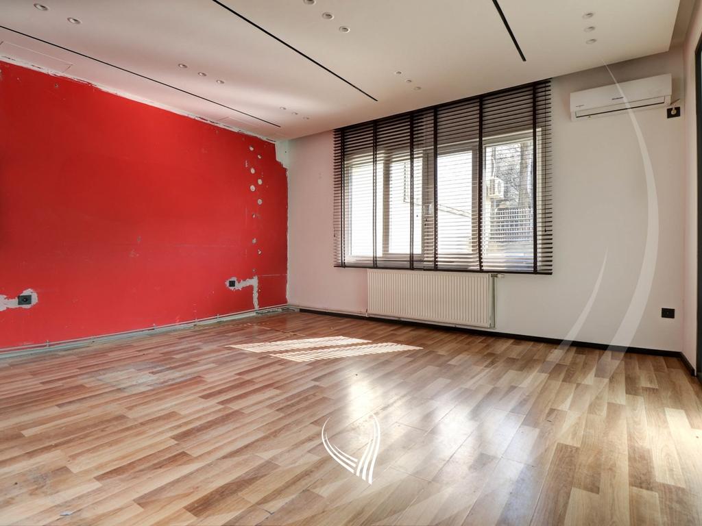 Ufficio di 400 metri quadrati in affitto nel quartiere Aktash