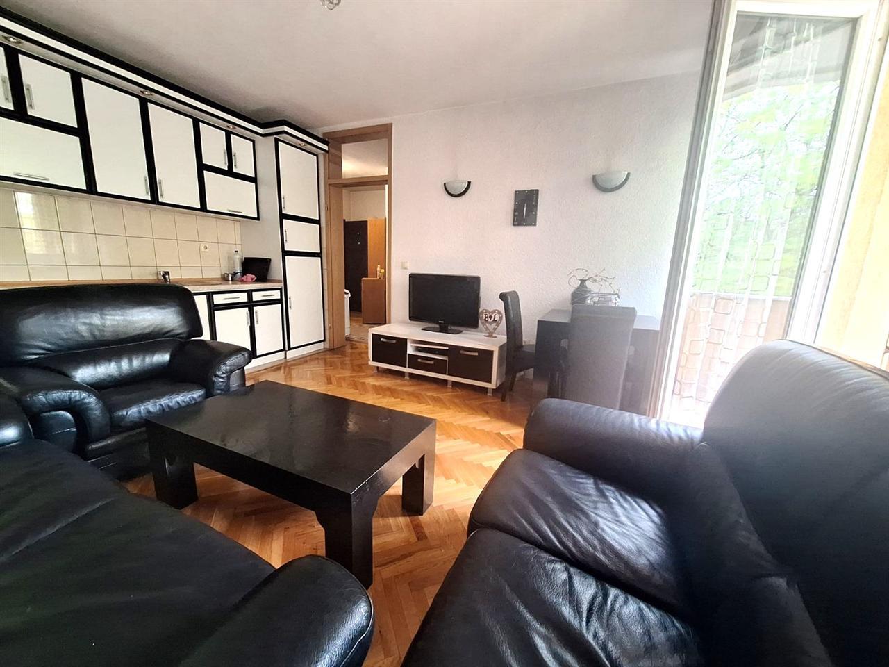 Alquiler de apartamento de 2 habitaciones 70m² frente al parque de la ciudad
