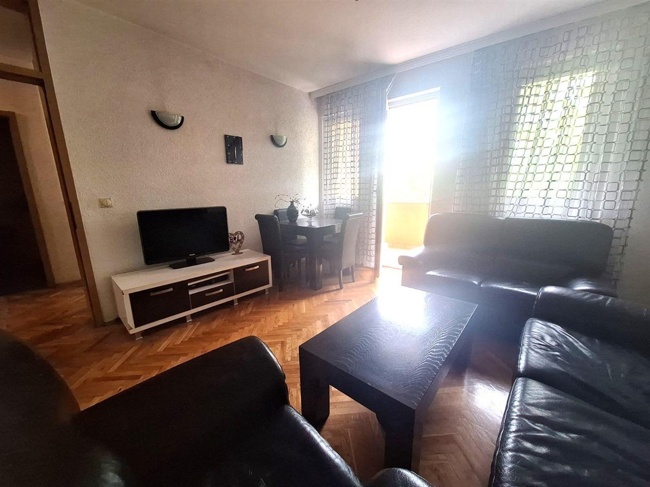Alquiler de apartamento de 2 habitaciones 70m² frente al parque de la ciudad (3)