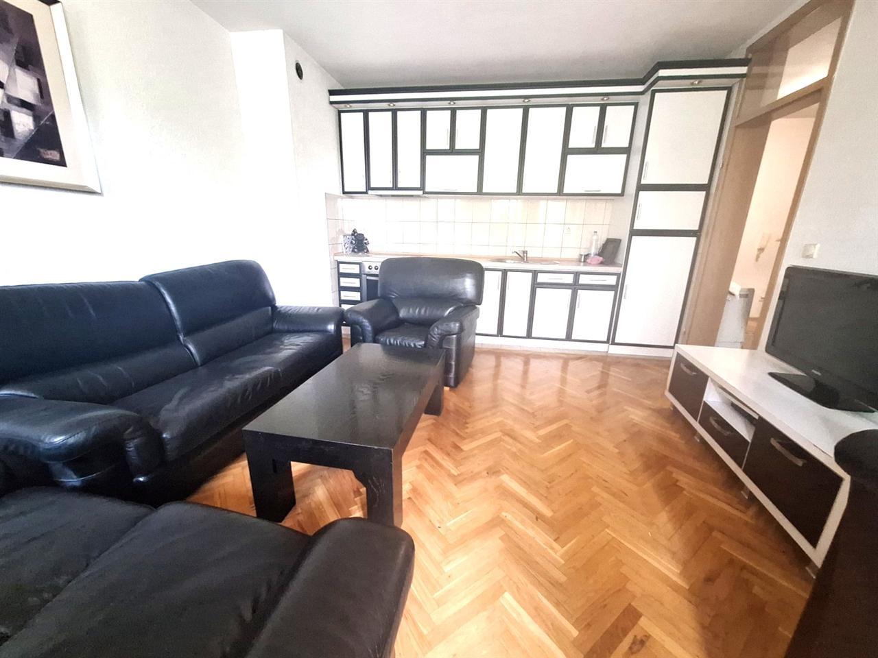 Alquiler de apartamento de 2 habitaciones 70m² frente al parque de la ciudad (4)