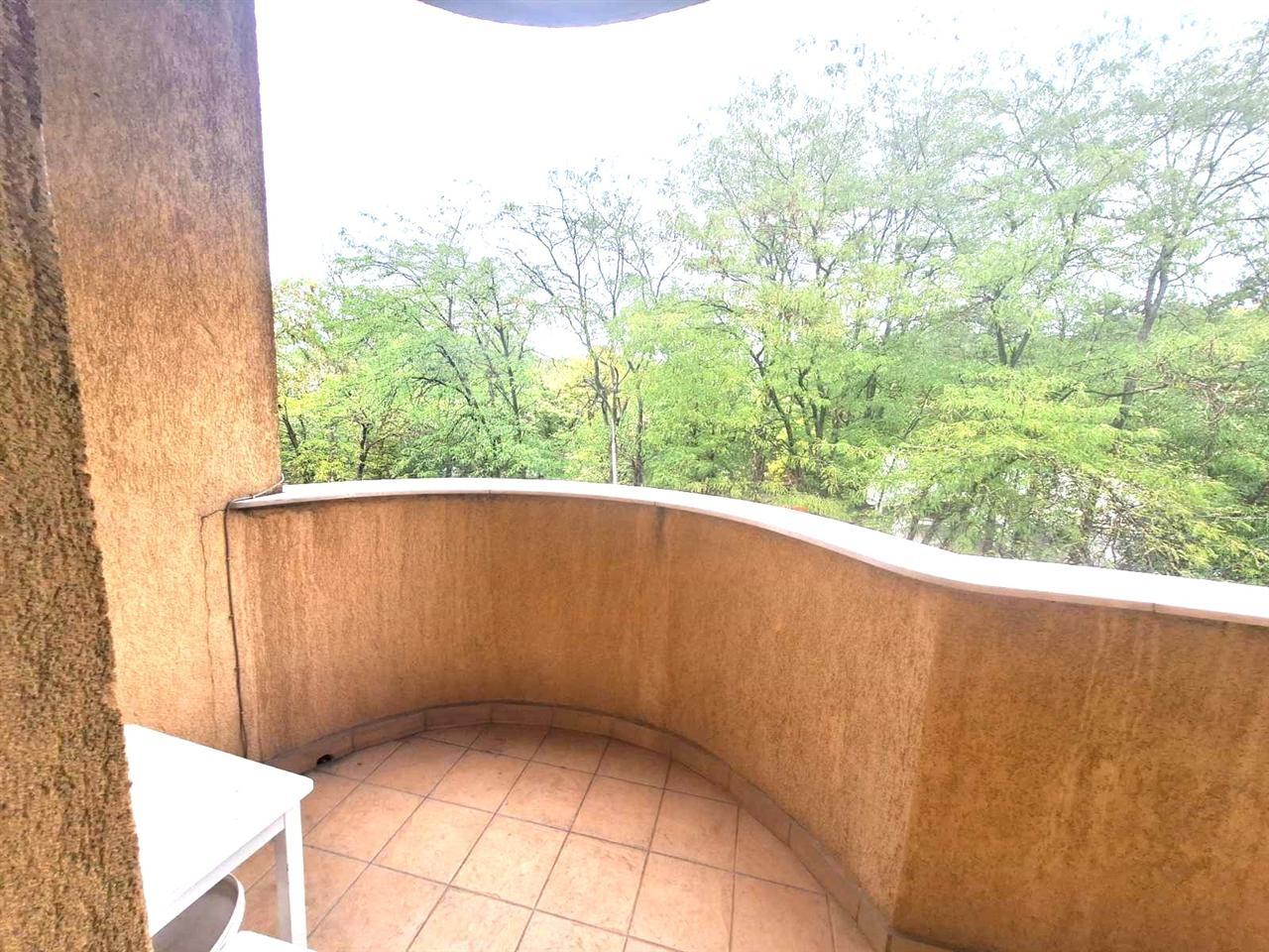 Alquiler de apartamento de 2 habitaciones 70m² frente al parque de la ciudad (5)