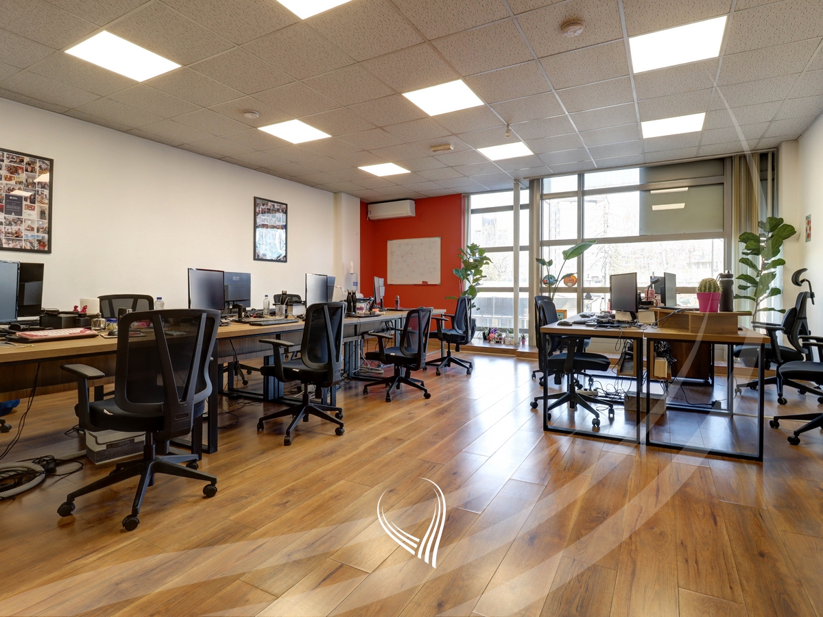 Espaço comercial para escritório de 480 metros quadrados para alugar no bairro Pejton