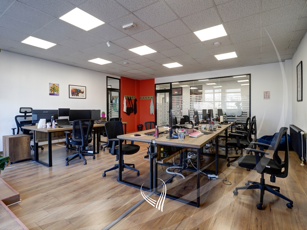 Espaço comercial para escritório de 480 metros quadrados para alugar no bairro Pejton (2)