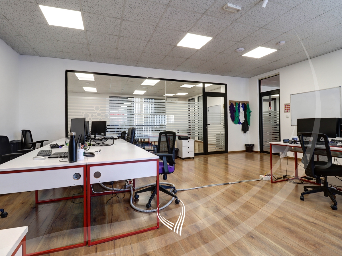 Espaço comercial para escritório de 480 metros quadrados para alugar no bairro Pejton (5)