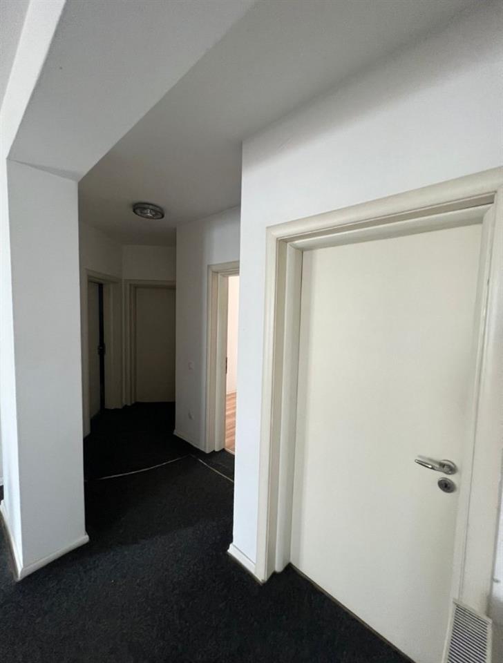 Jepet me qira banesa 4-dhomëshe 180m² kati 2 në Arbëri (3)