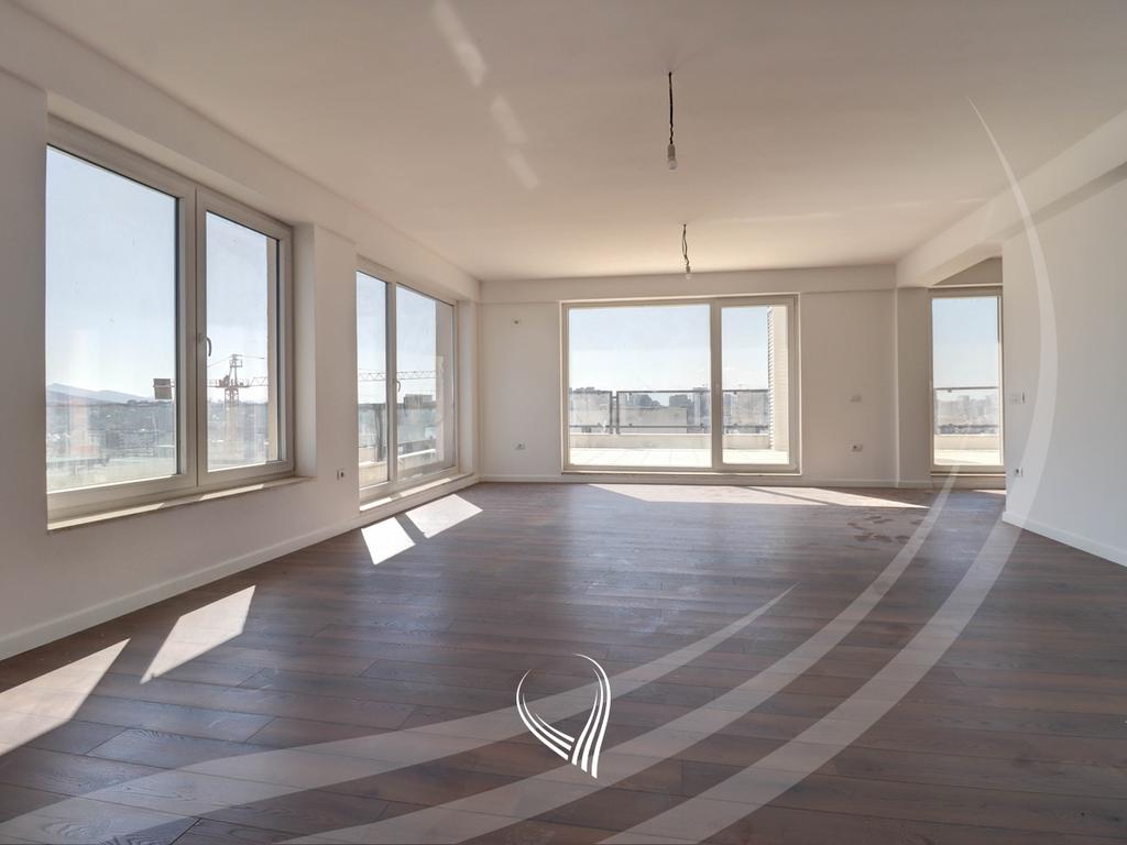 Ático – Oficina con 5 habitaciones en alquiler en el barrio Mati 1 (2)