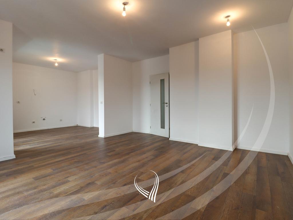 Bureau avec 4 pièces de travail à louer dans le quartier des muhaxherët (2)