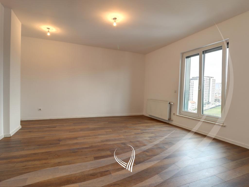Bureau avec 4 pièces de travail à louer dans le quartier des muhaxherët (3)