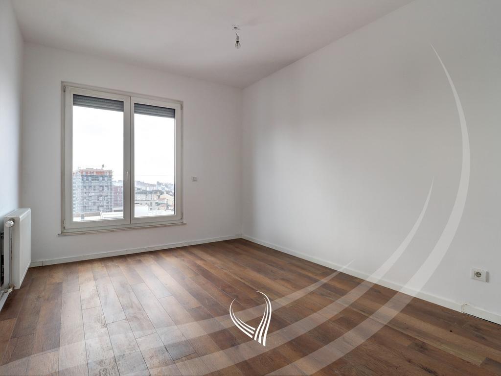 Bureau avec 4 pièces de travail à louer dans le quartier des muhaxherët (4)