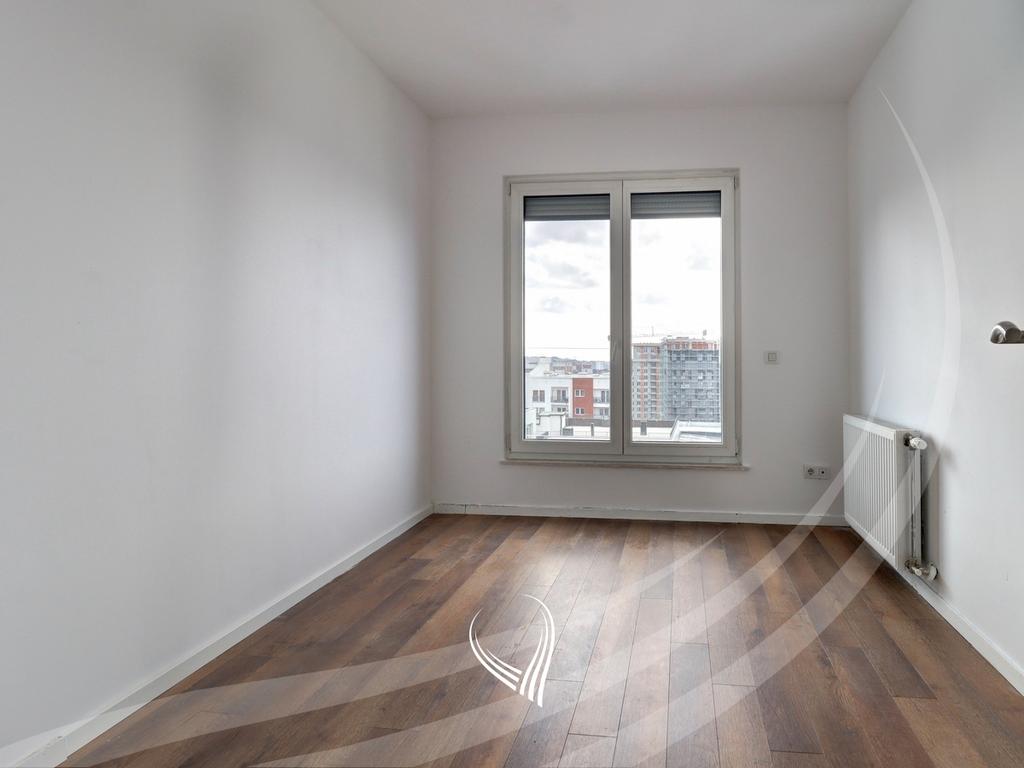Bureau avec 4 pièces de travail à louer dans le quartier des muhaxherët (5)