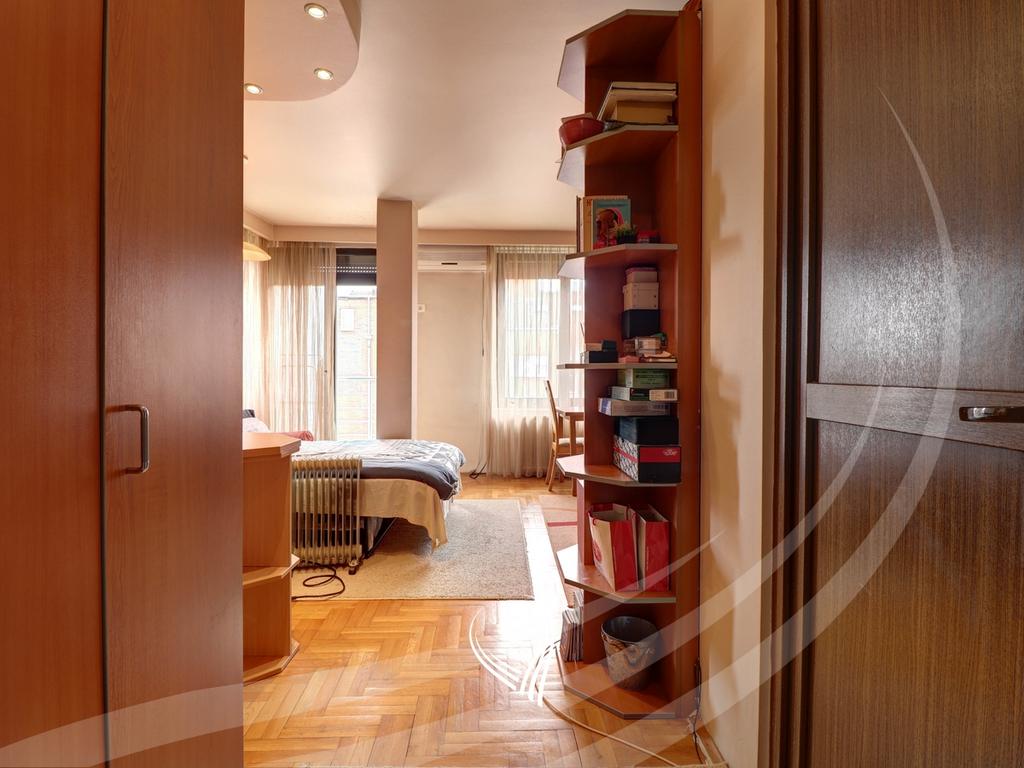 Studios à vendre dans le quartier Bregu i Diellit (5)