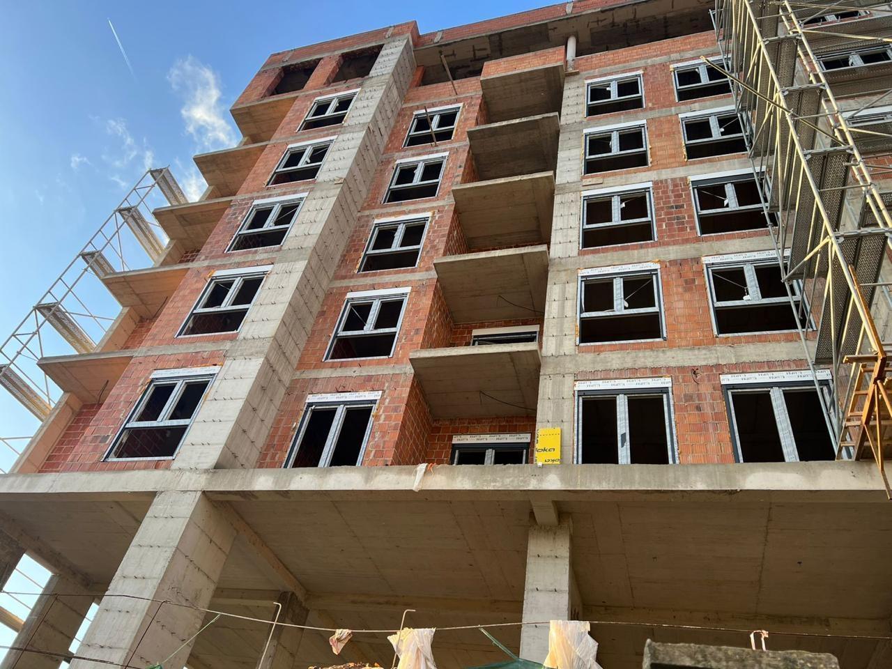 Shitet banesa 63m² kati 5 në matiqan