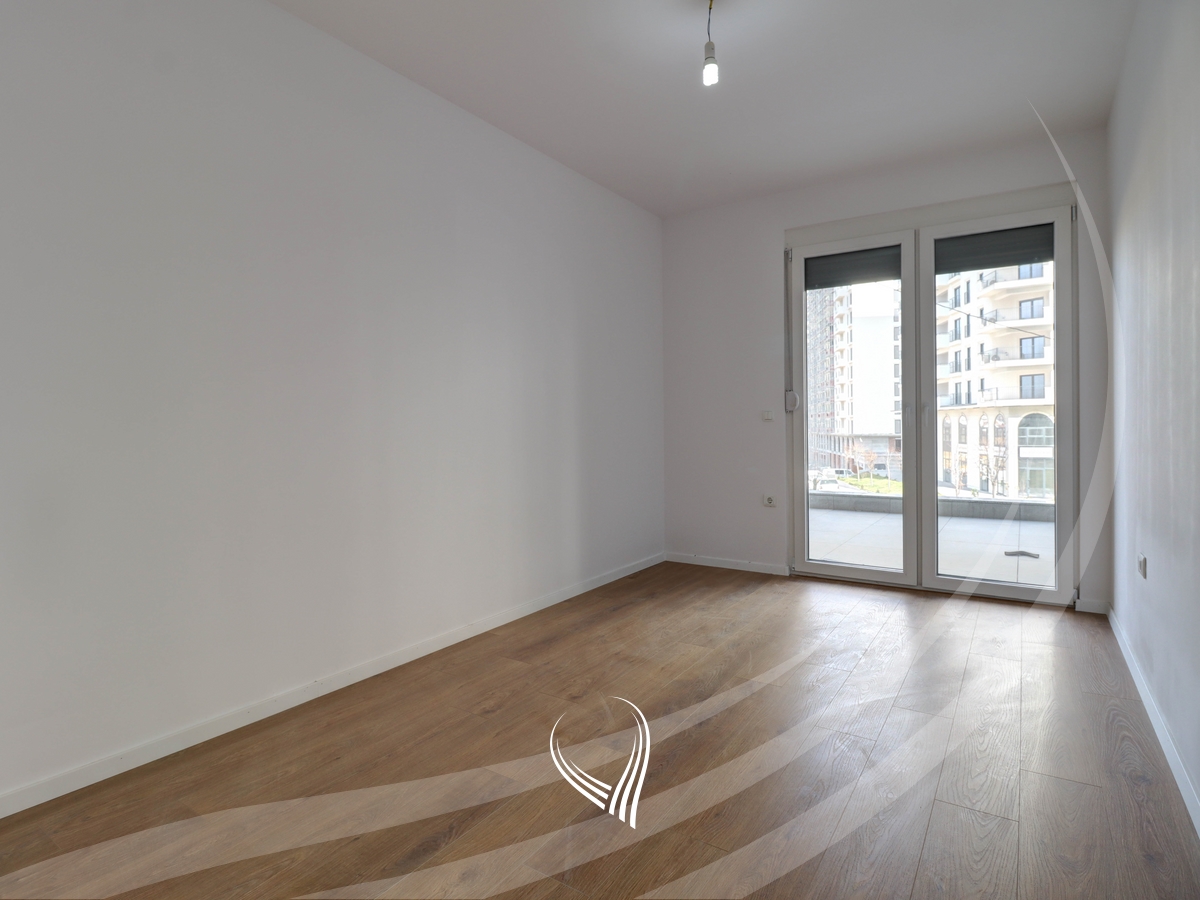 Bureau avec 3 pièces de travail à louer dans le quartier Prishtina e Re (4)