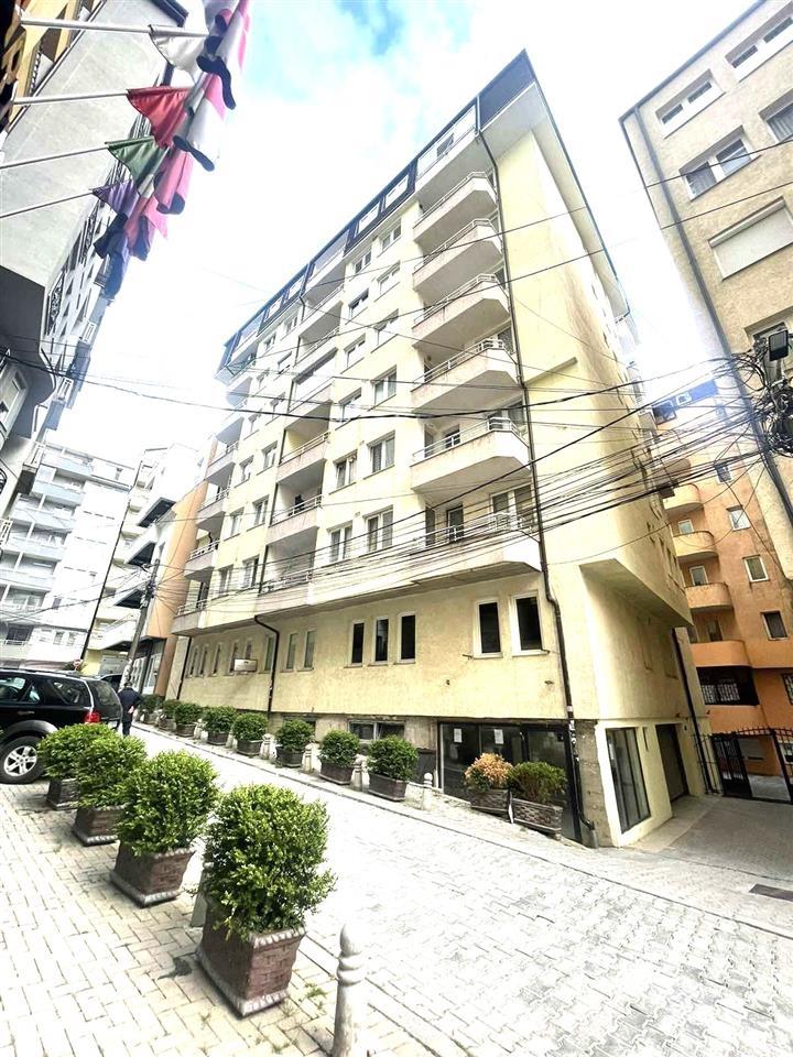 Shitet banesa 2-dhomëshe 75m², kati i 7-të në qendër