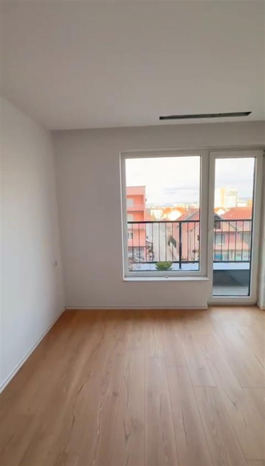 Shitet banesa 3-dhomëshe 140m²+20m² terasë në Ferizaj (7)