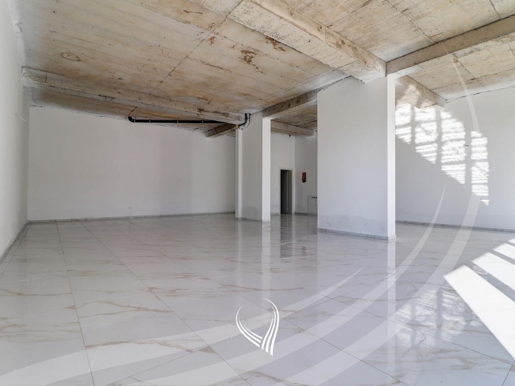 Locale commerciale di 113 metri quadrati in vendita nel quartiere Veternik