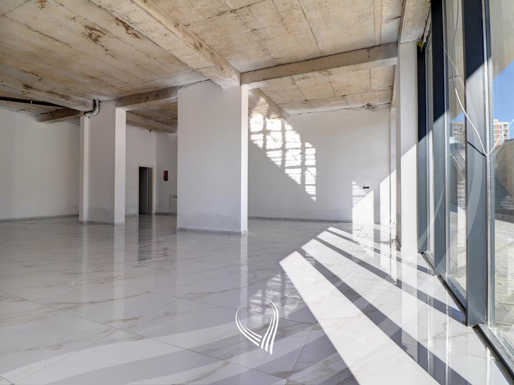 Locale commerciale di 113 metri quadrati in vendita nel quartiere Veternik