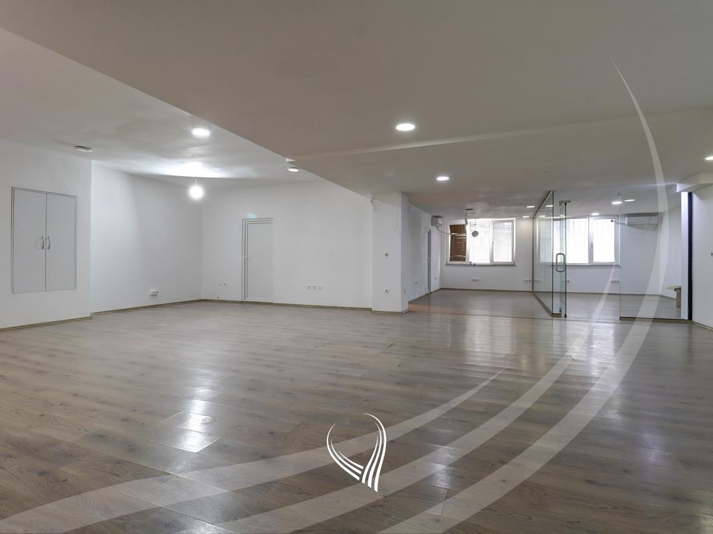 Local de 300 mètres carrés à louer dans le quartier Mati 1 (3)