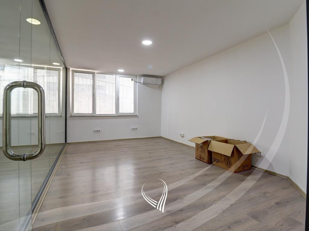 Local de 300 mètres carrés à louer dans le quartier Mati 1 (4)
