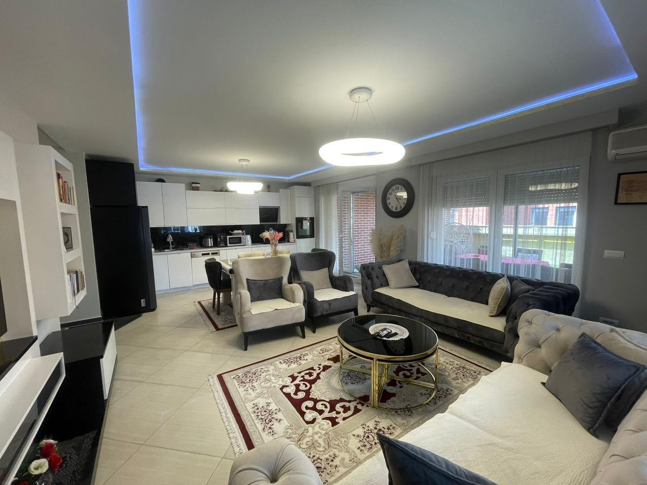 Penthouse exclusive 200m² afër rrugës b