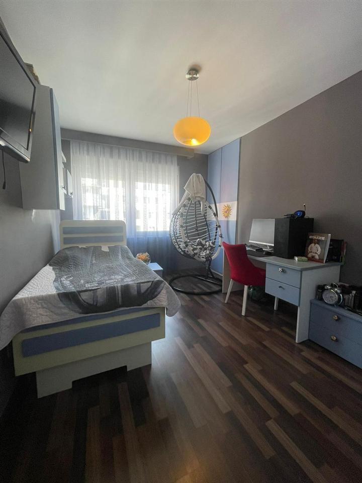 Penthouse exclusive 200m² afër rrugës b