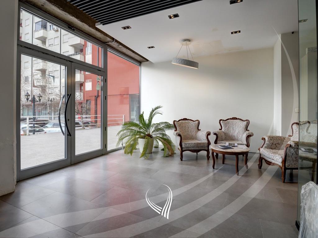 Espaço comercial de 130 metros quadrados para alugar no bairro Arbëria – Dragodan