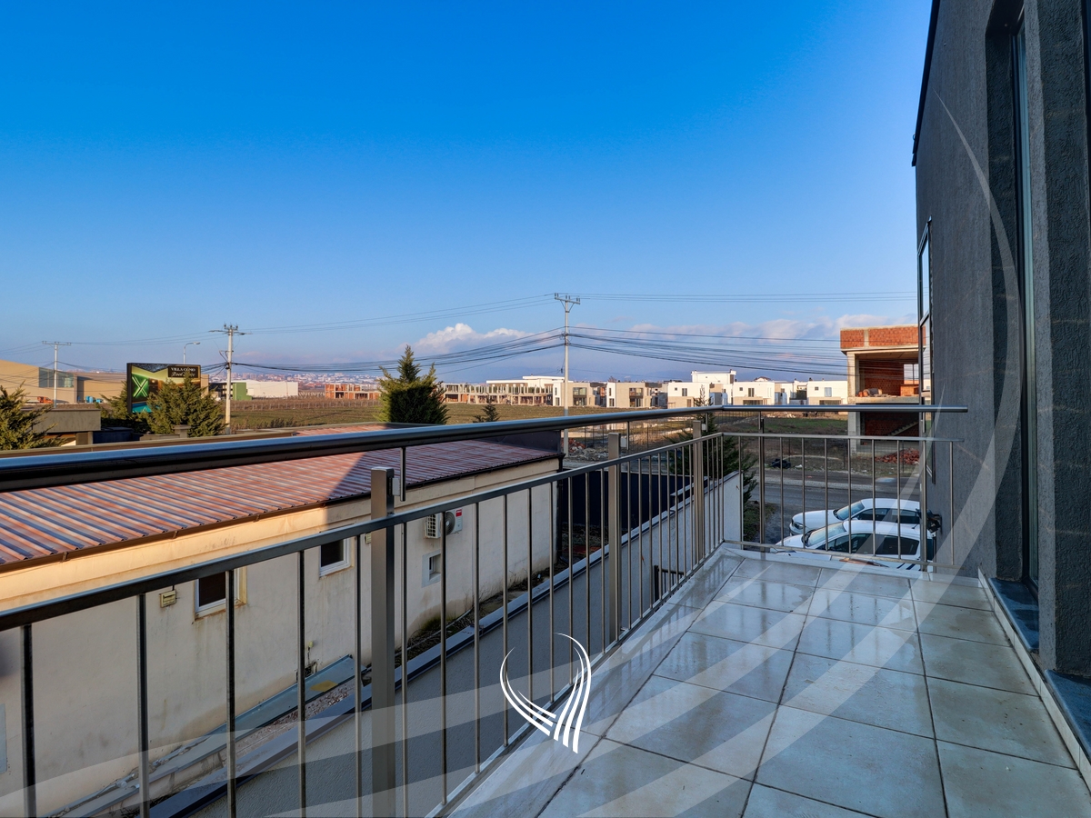 Propiedad comercial de 280 m² en alquiler en Çagllavicë