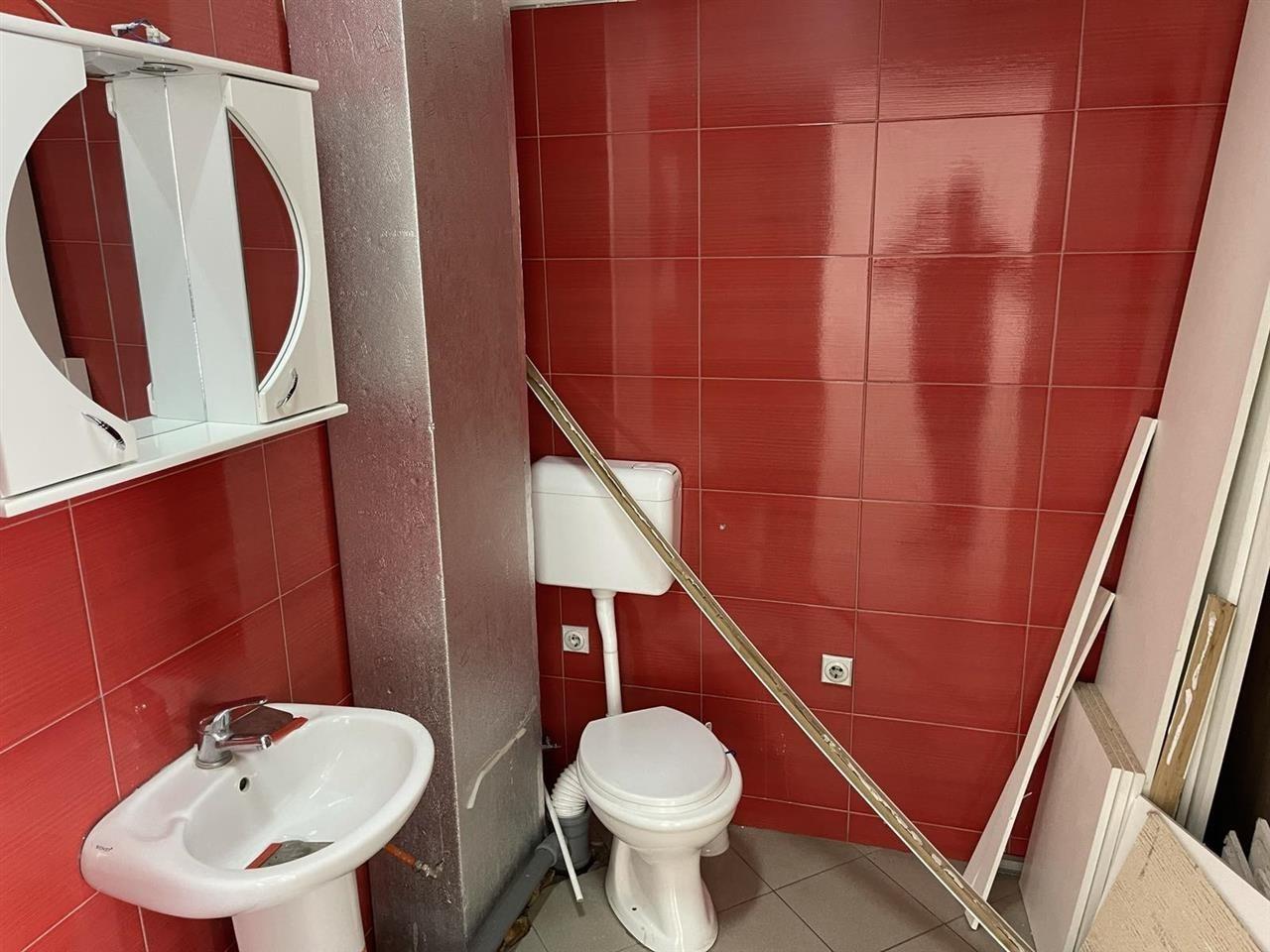120m² lokal gegenüber meridian in Arbëri