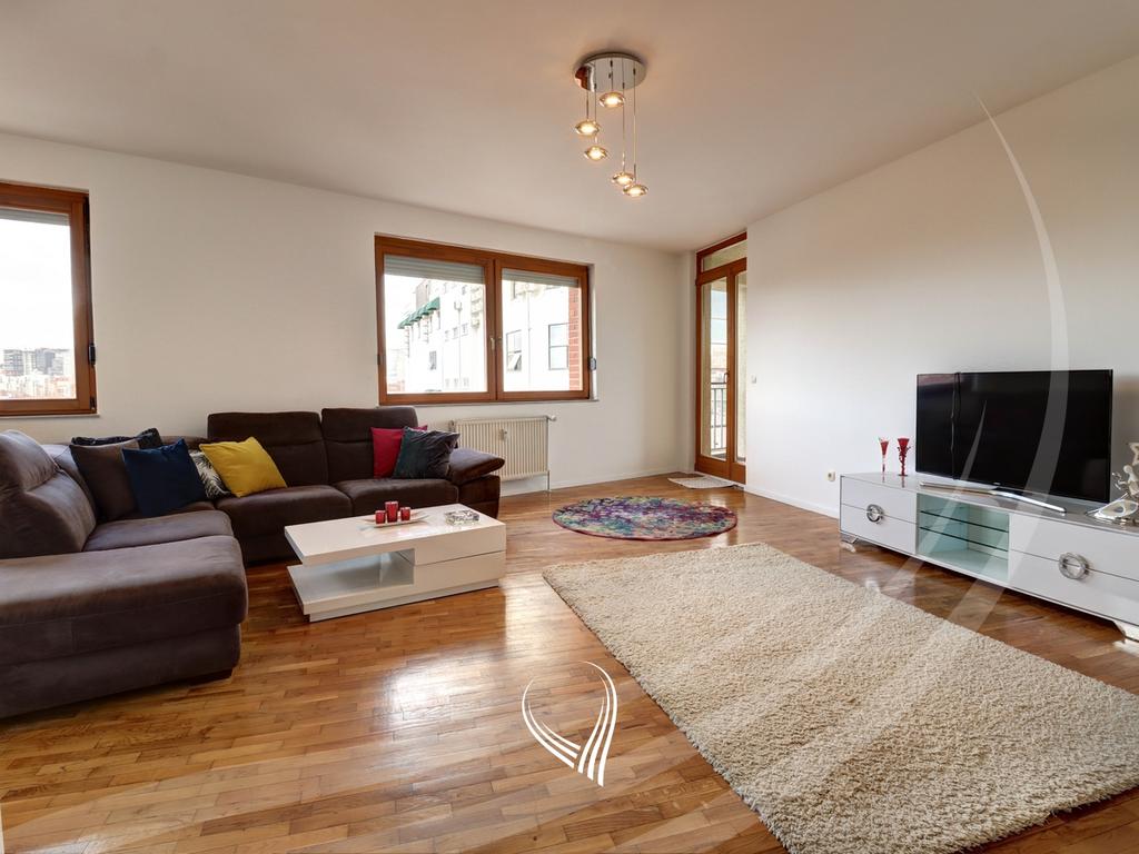 Appartamento con 3 camere da letto in affitto nel quartiere kalabria – Emshir