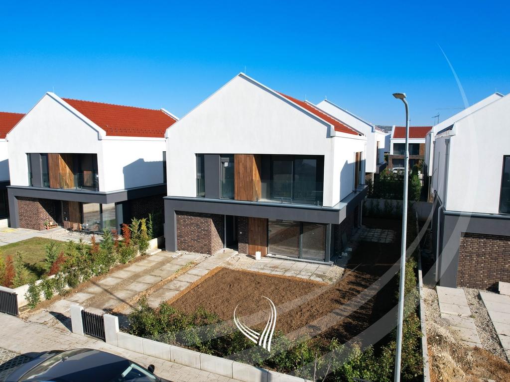 House with 3 bedrooms for sale in Çagllavicë - qëndresa home