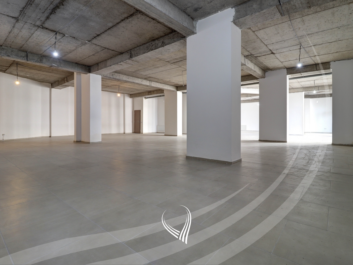 Local commercial de 280 m² à louer dans le quartier Prishtina e Re – Berisha group (3)