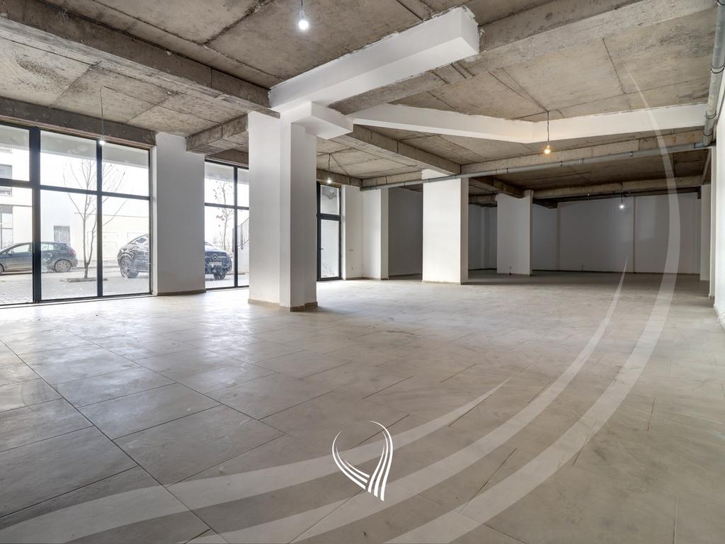 Local commercial de 280 m² à louer dans le quartier Prishtina e Re – Berisha group (7)