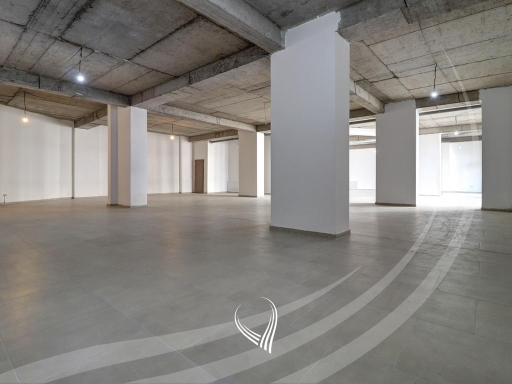 Local commercial de 280 m² à louer dans le quartier Prishtina e Re – Berisha group (8)