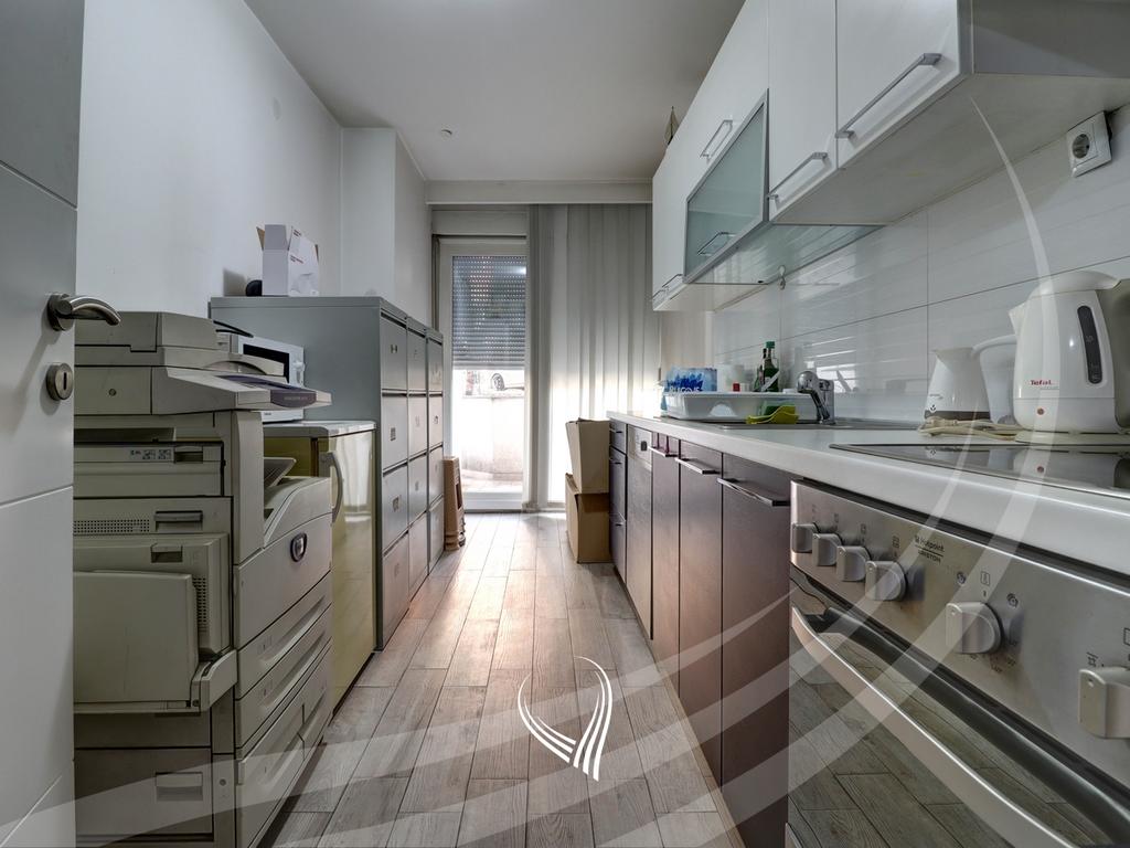 Appartement avec 3 chambres à vendre dans le quartier Bregu i Diellit (5)