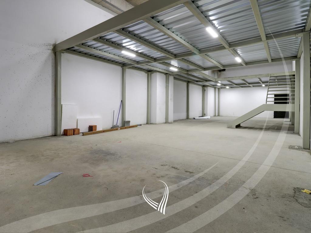 Locale di 200 metri quadrati in affitto nel quartiere Lakrishtë (2)