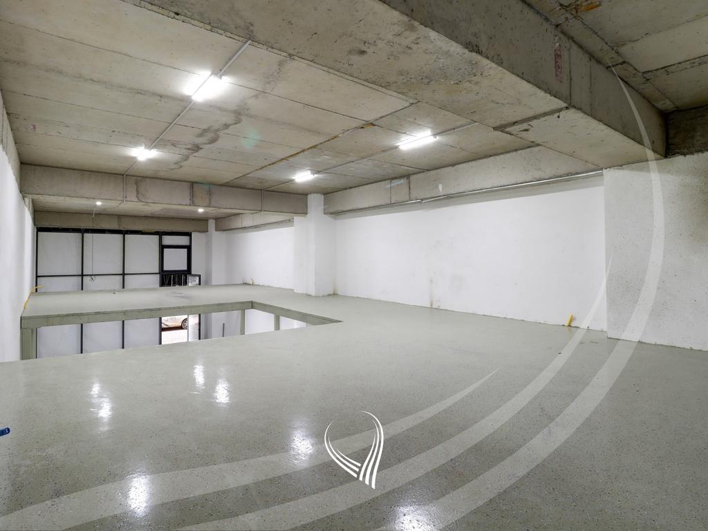 Locale di 200 metri quadrati in affitto nel quartiere Lakrishtë (5)