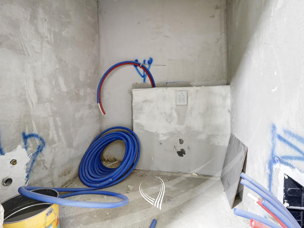 Locale di 200 metri quadrati in affitto nel quartiere Lakrishtë (7)