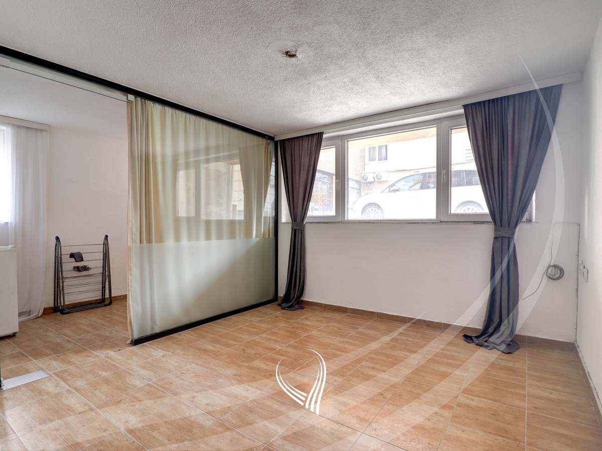 Locale di 50 metri quadrati in affitto nel quartiere qafa (3)