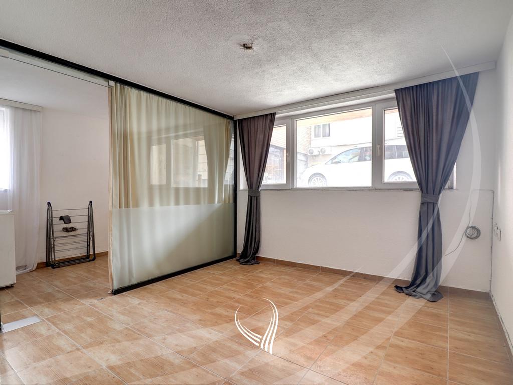 Locale di 50 metri quadrati in affitto nel quartiere qafa (7)