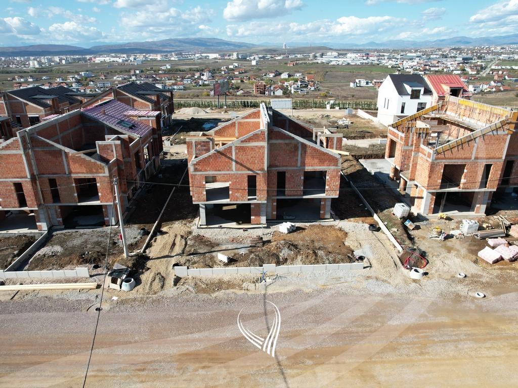 Casa con 3 dormitorios en venta en el barrio qendresa e re